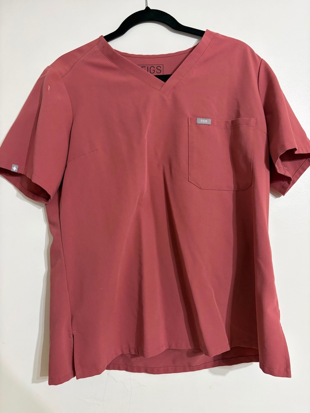 Figs Women’s V-Neck Top in Dusty Rose